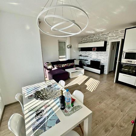 Briz Apartment; 2 Bdr; 6 Guests; Private Parking Warna Exterior foto